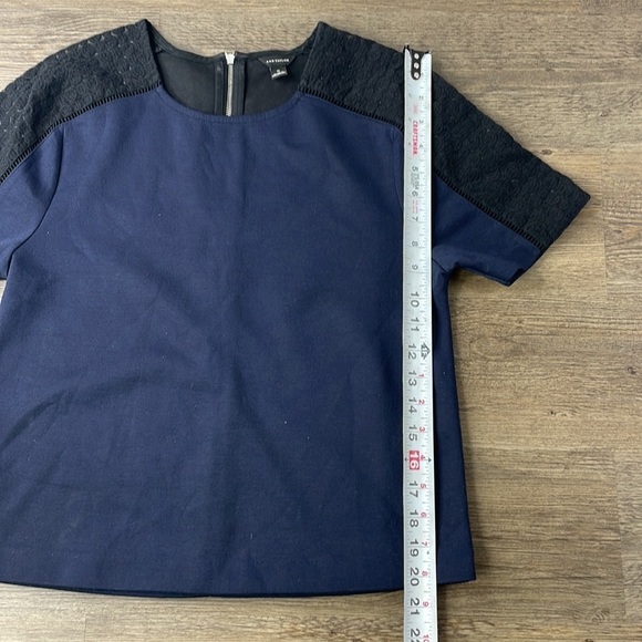Ann Taylor Women’s Black and Navy Blue Short Sleeve Blouse, size Small - Picture 5 of 10